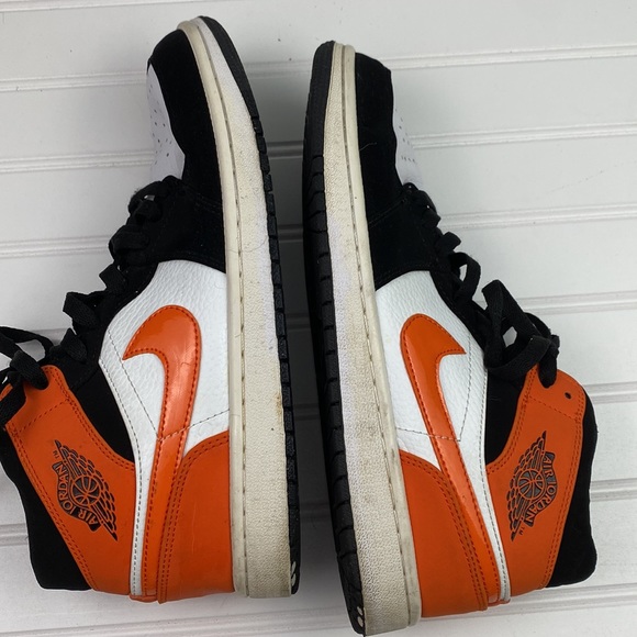 - Jordan 1 Mid Shattered Backboard Size 8 - Picture 10 of 12